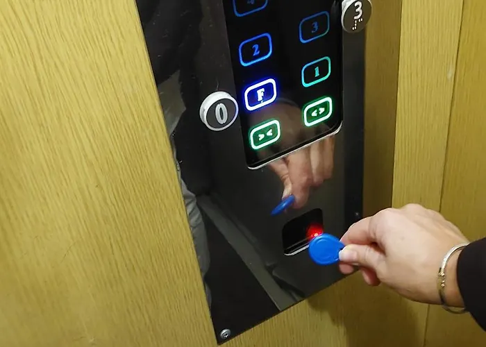 Galaxy Lift Parking アパート *