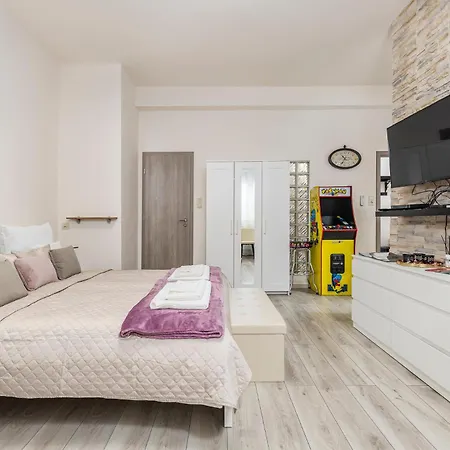 Galaxy Lift Parking Appartamento Budapest